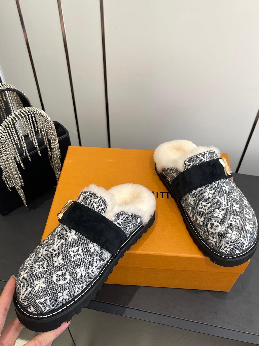 LV Cosy Flat Slippers Comfort Clog Black Grey BeigeLeather  Monogram Fur 533468