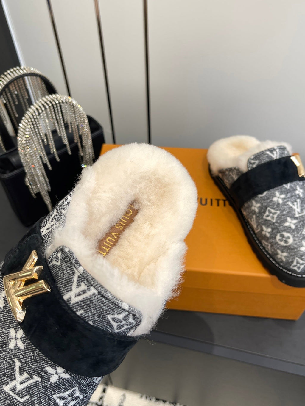 LV Cosy Flat Slippers Comfort Clog Black Grey BeigeLeather  Monogram Fur 533468
