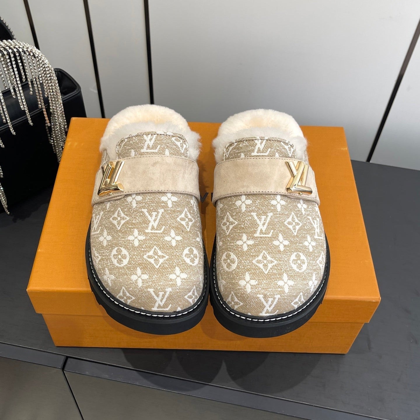 LV Cosy Flat Slippers Comfort Clog Beige Leather  Monogram Fur 533469