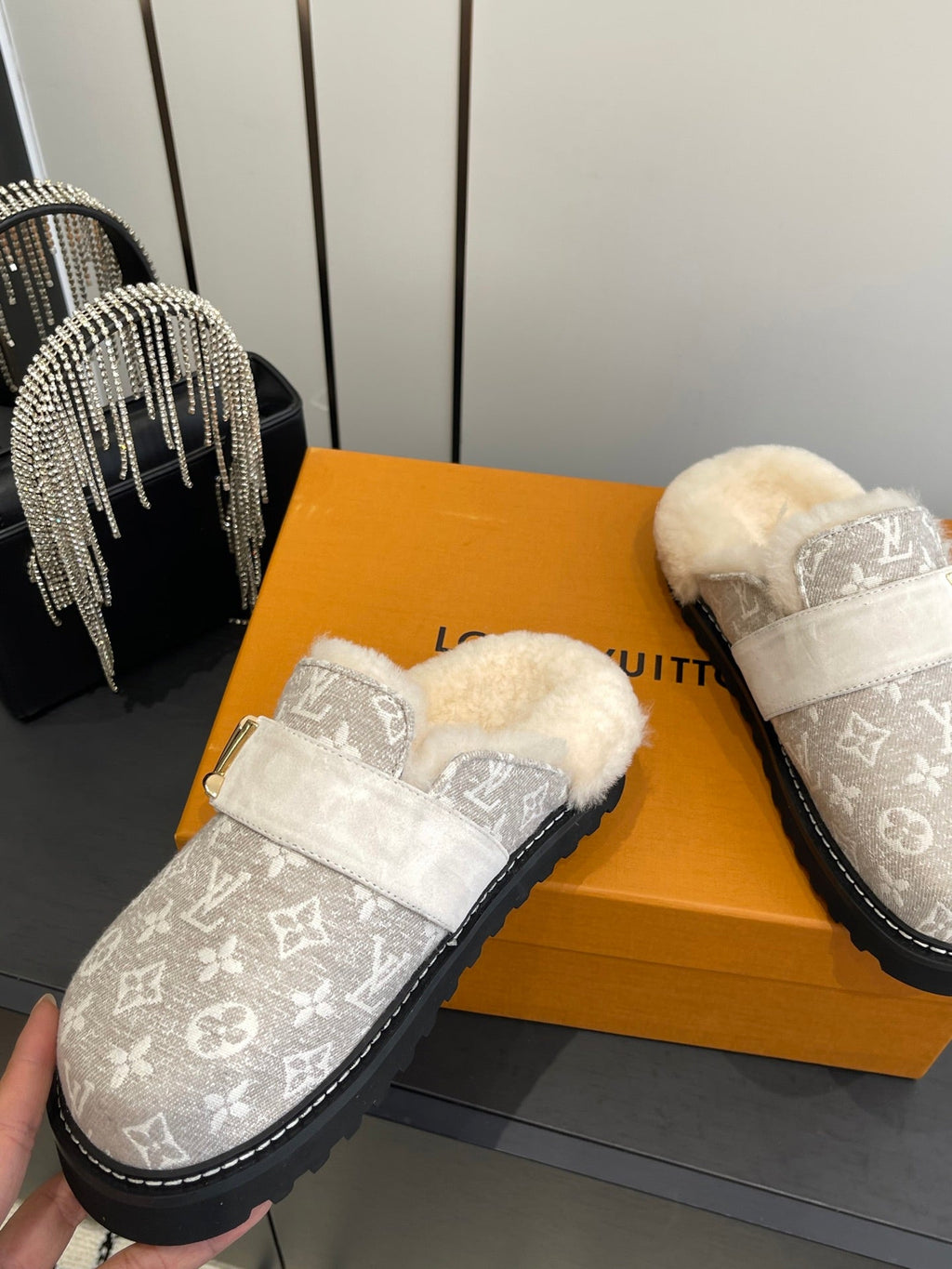 LV Cosy Flat Slippers Comfort Clog Light Khaki Beige Leather Monogram Fur 533470