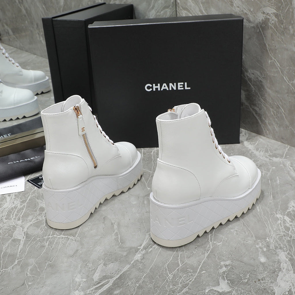 CC 24 Interlocking Logo Combat Boots 100mm White Lambskin 432650