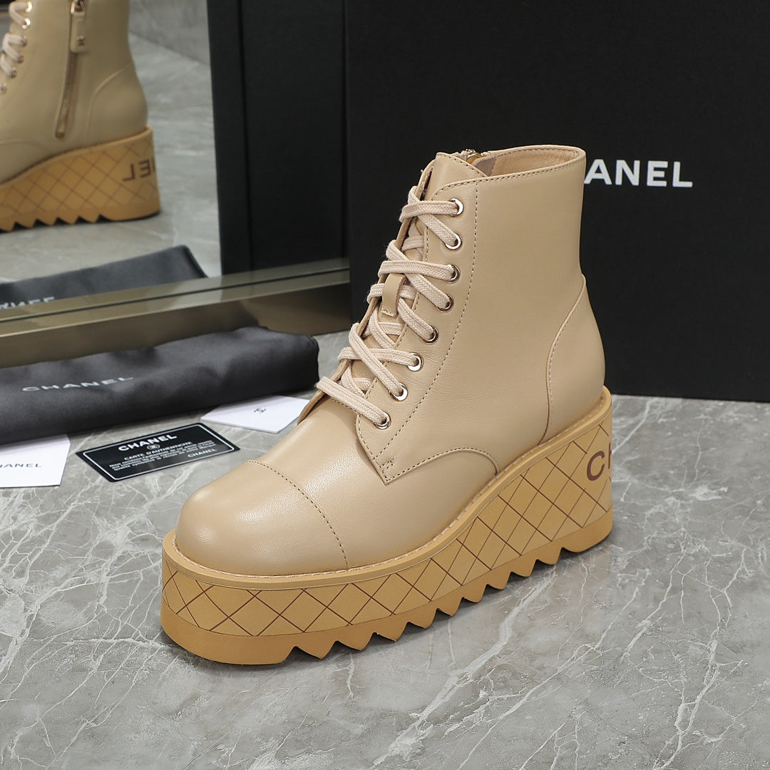 CC 24 Interlocking Logo Combat Boots 100mm Beige Lambskin 432651