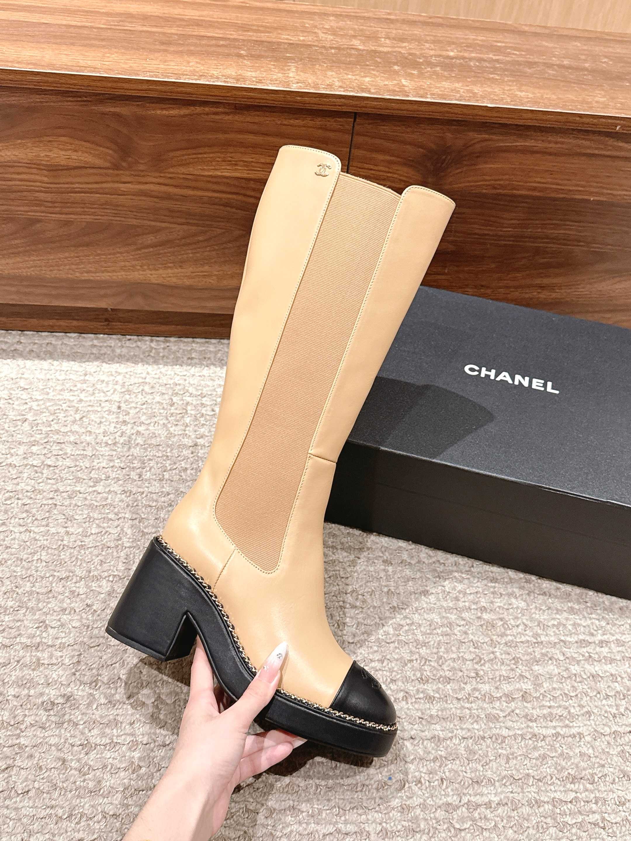 CC 25 Chelsea High Boots With Chain 85mm Black Beige Calfskin 428216