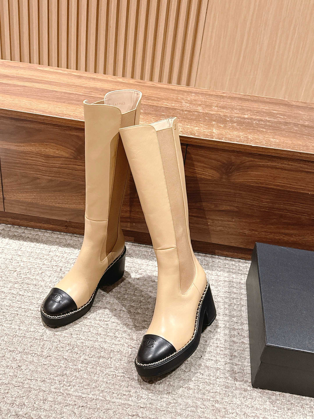 CC 25 Chelsea High Boots With Chain 85mm Black Beige Calfskin 428216