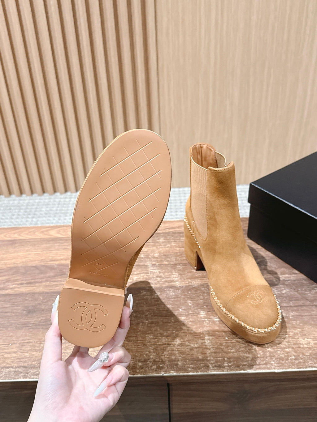 CC 25 Chelsea Ankle Boots With Chain 85mm Beige Suede 428221