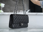 CLASSIC FLAP 25 BLACK CAVIAR SILVER HARDWARE