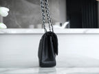 CLASSIC FLAP 25 BLACK CAVIAR SILVER HARDWARE