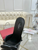VT 25 Rockstud Bow Mule Black Patent Leather 342075