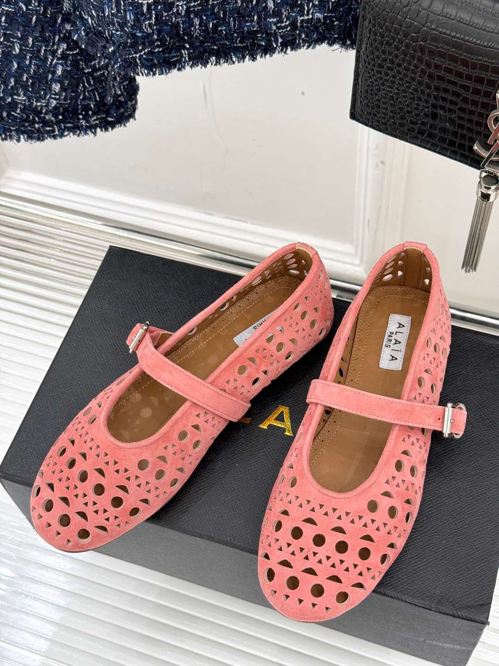 Alaia Women's Ballet Flat Pink Suede 293227