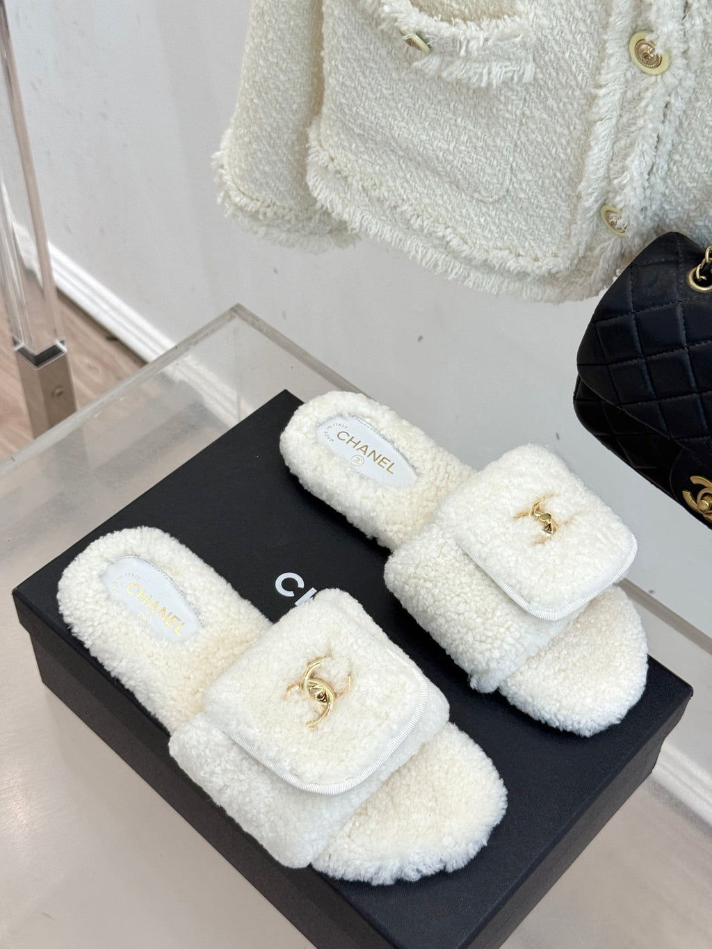 Chanel 25 Buckle Flip-up Thick-soled Slippers White Wool 465383