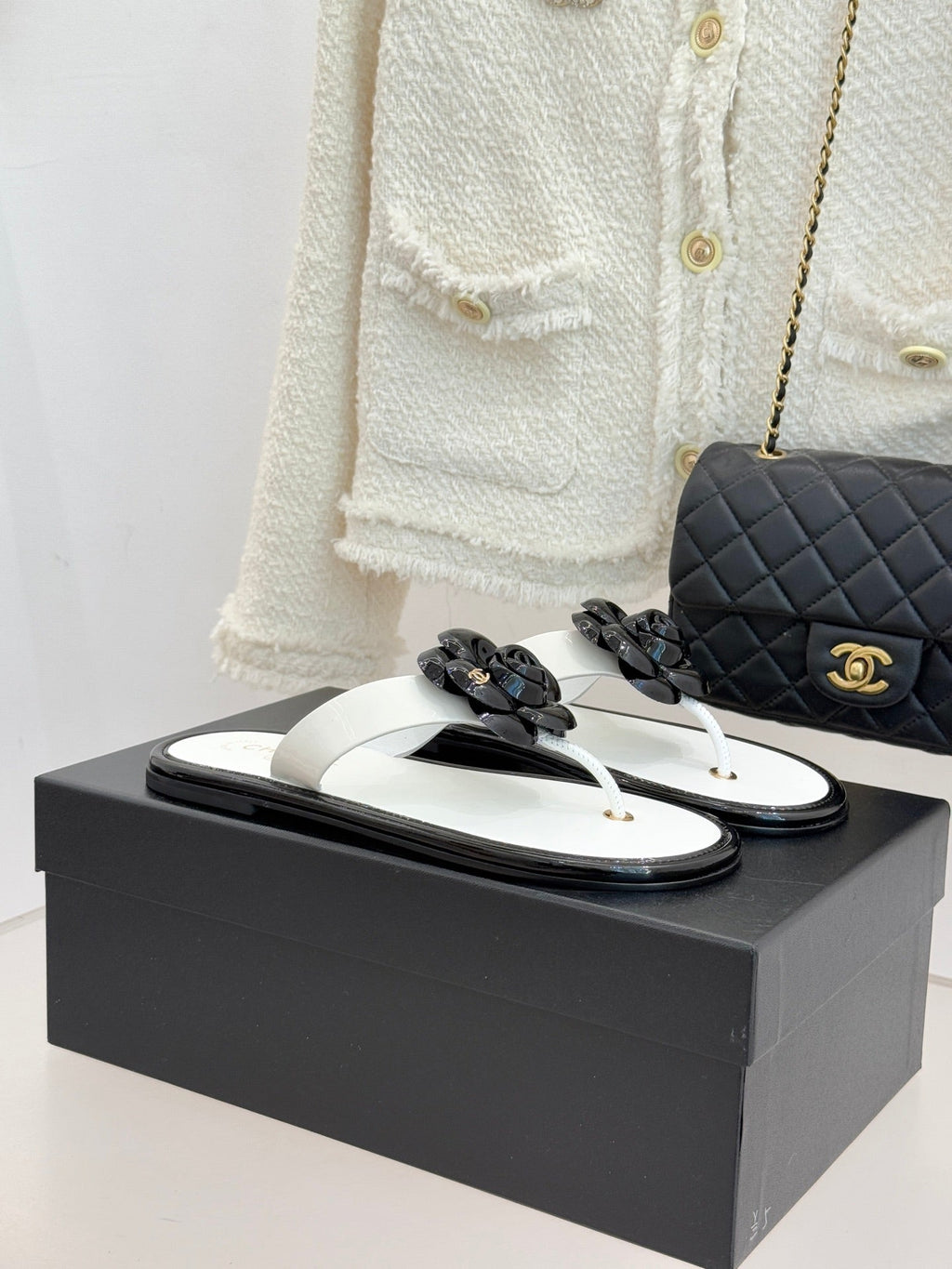 CC 26 Camellia Thong Sandal White mix Black Sheepskin 609997