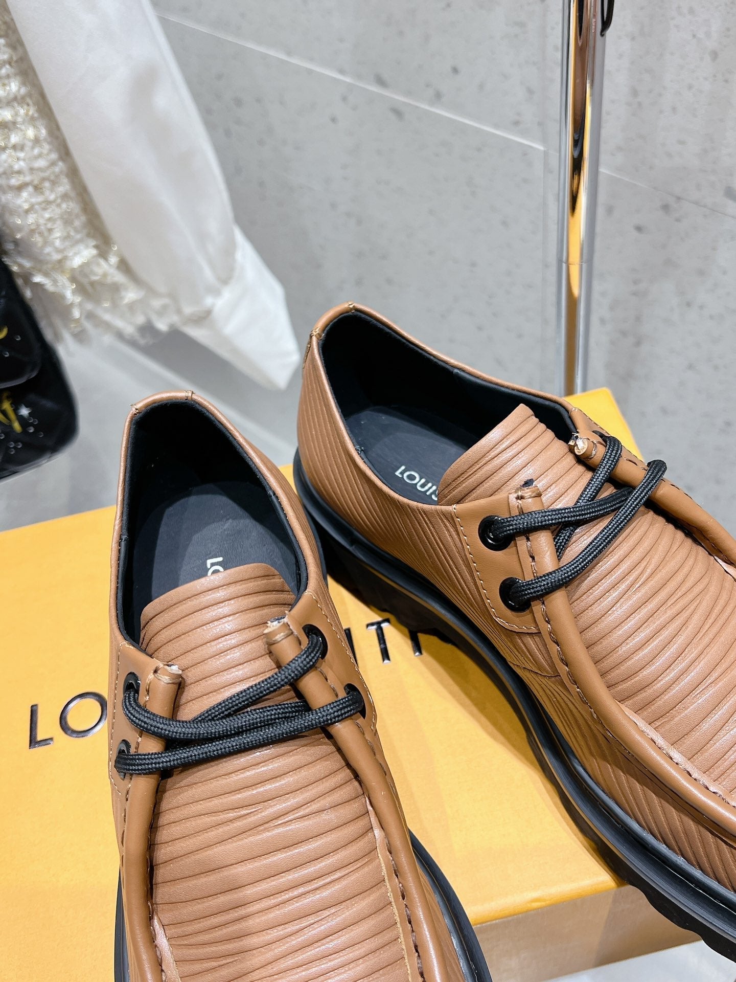 LV Ranger Derby Loafer Brown Cowhide 610716