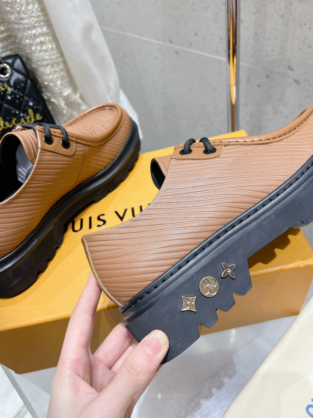 LV Ranger Derby Loafer Brown Cowhide 610716