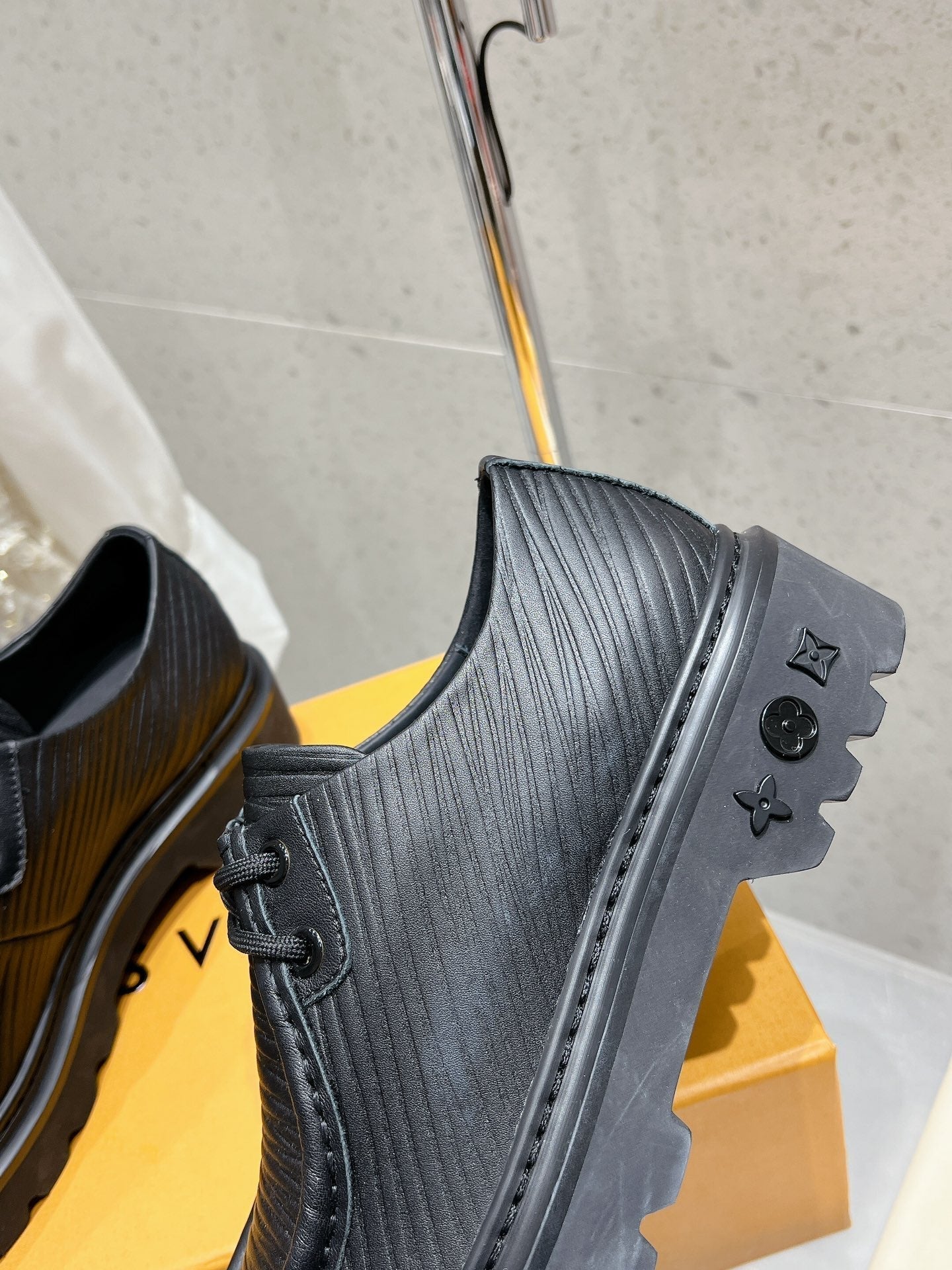 LV Ranger Derby Loafer Black Cowhide 610717