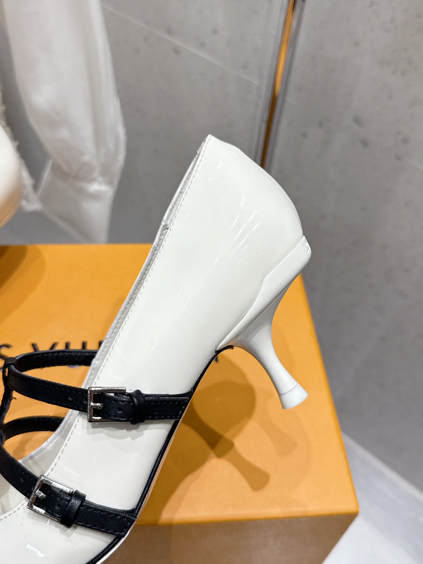 LV 6AM Slingback 4.5cm White Calfskin 610731