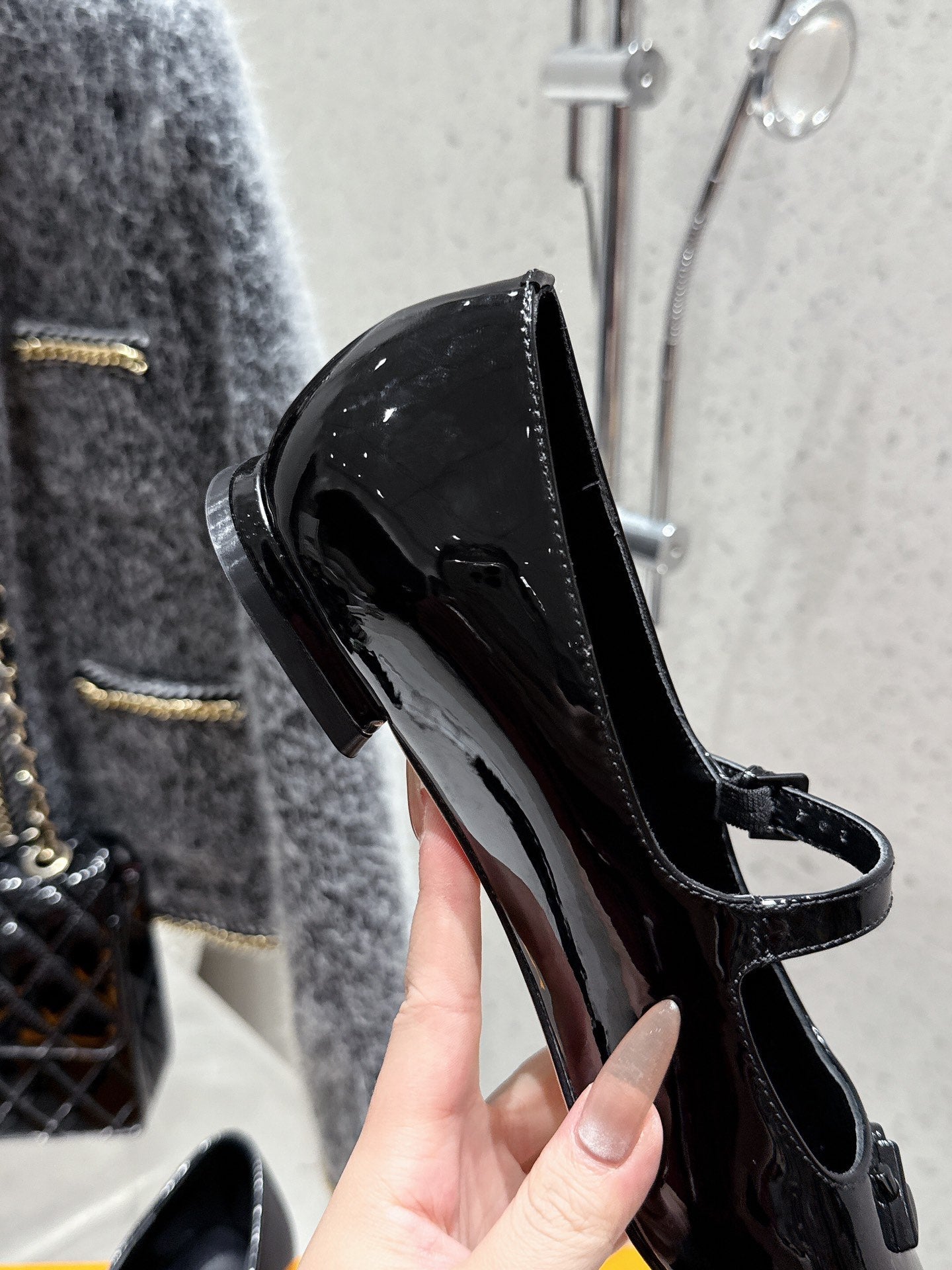 LV Swing Ballet Flat Black Patent Leather 610711