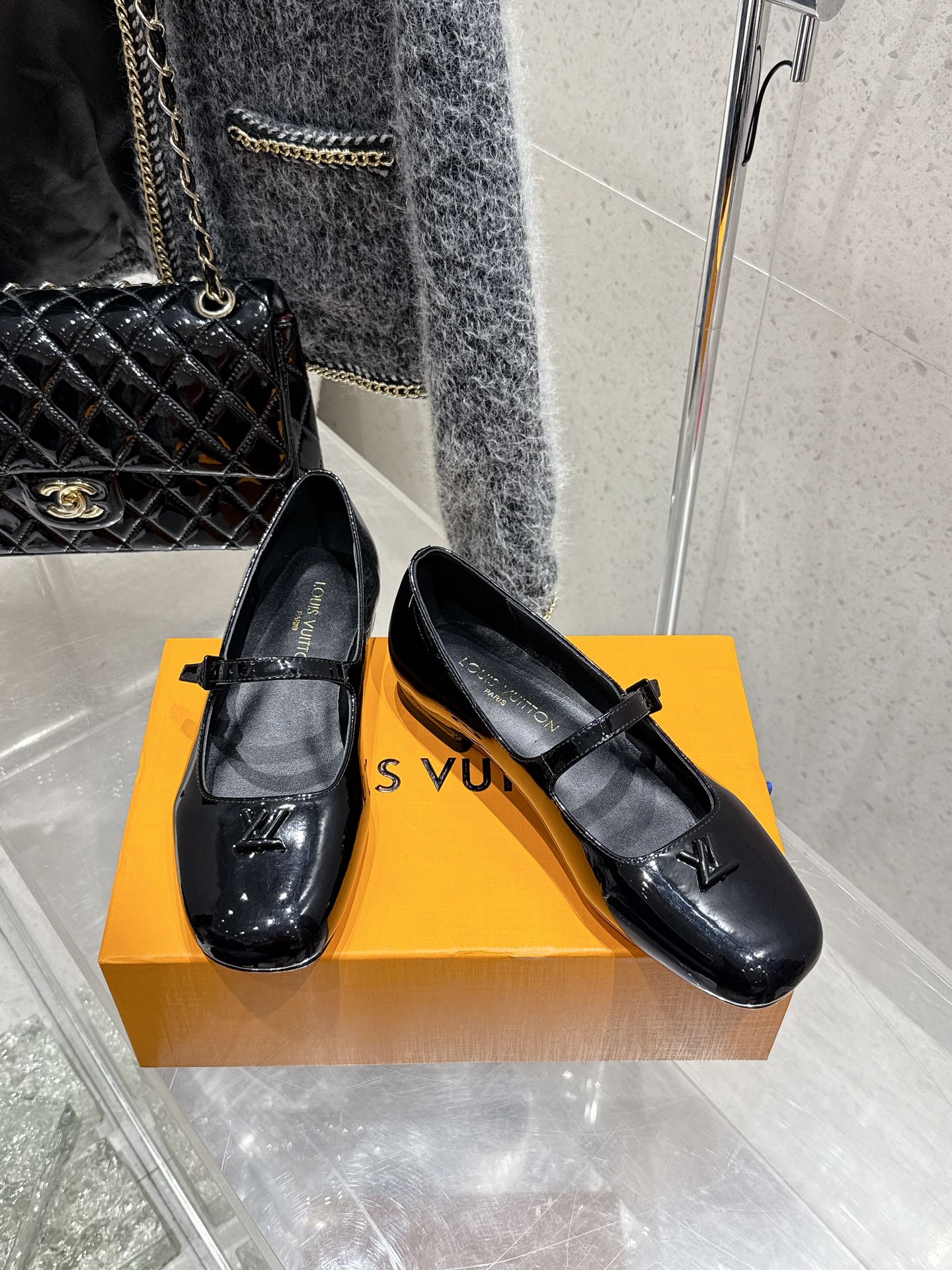 LV Swing Ballet Flat Black Patent Leather 610711