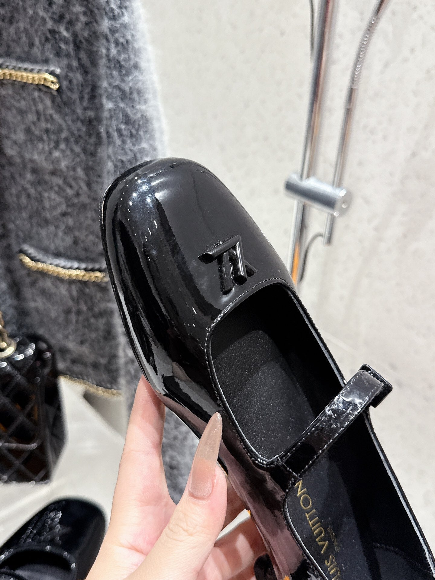 LV Swing Ballet Flat Black Patent Leather 610711
