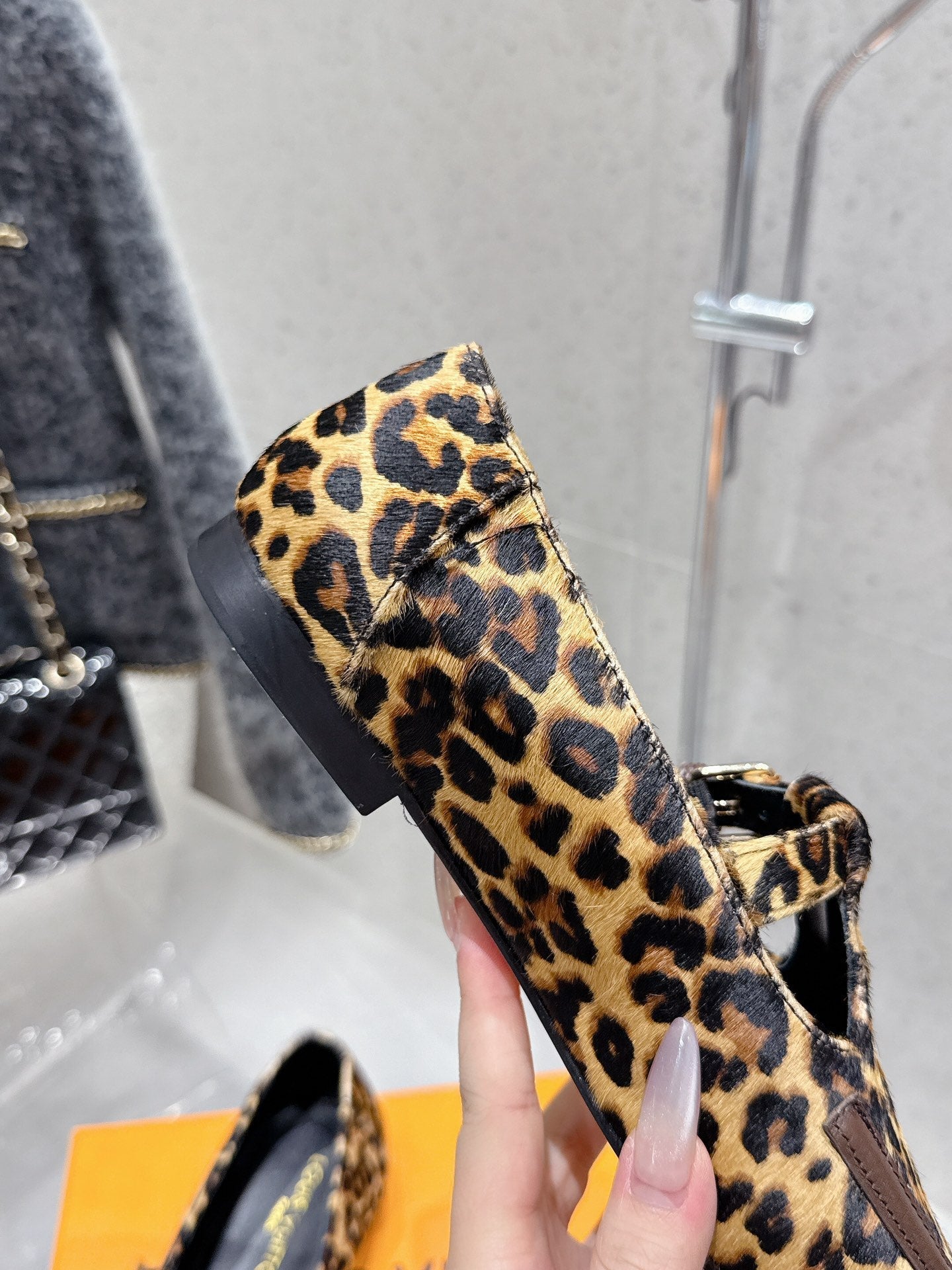 LV Soho Flat Loafer Black Yellow Leopard Horsehair 610855