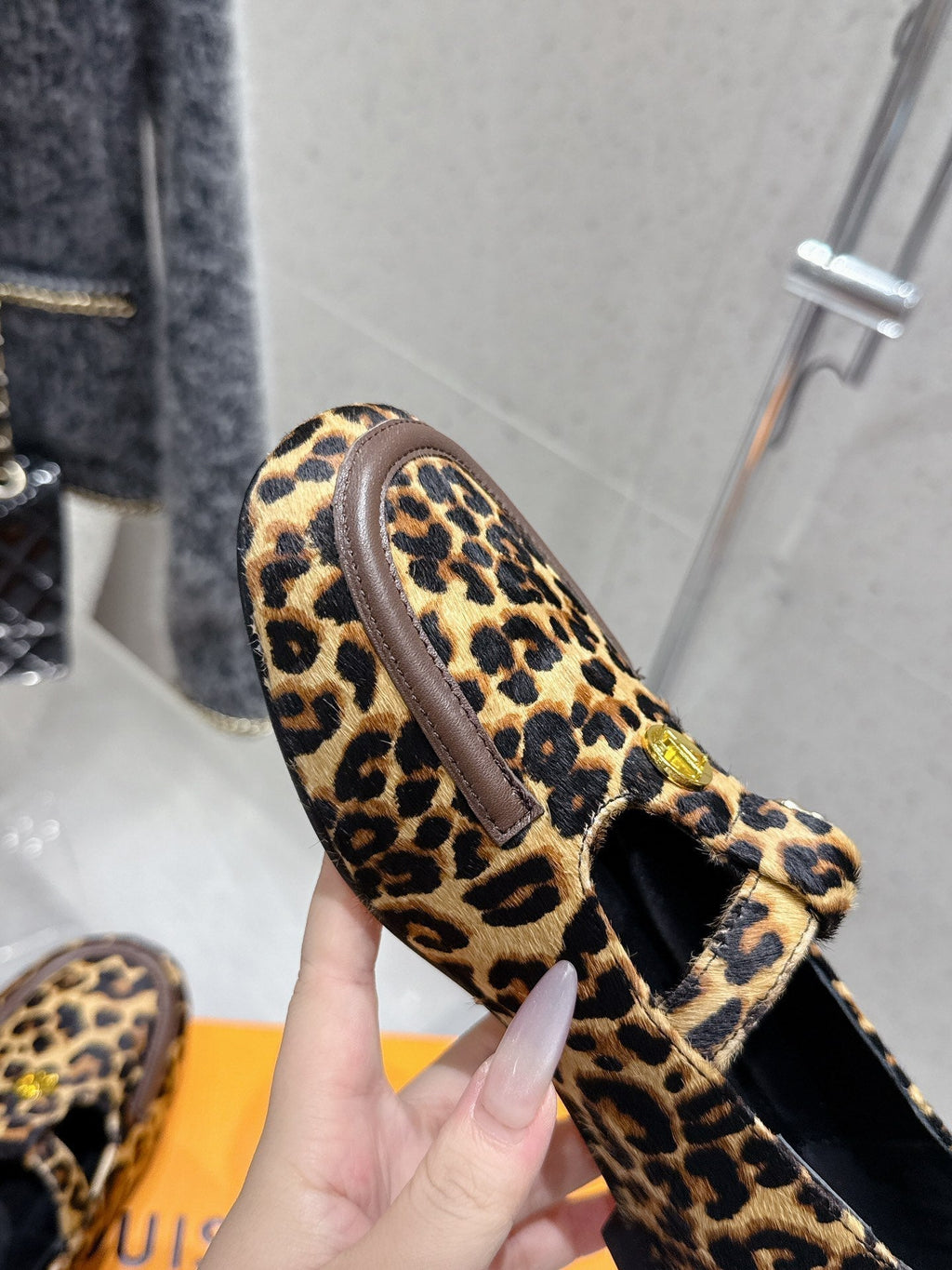 LV Soho Flat Loafer Black Yellow Leopard Horsehair 610855