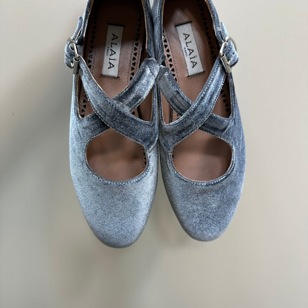 Alaila Criss Cross Ballet Flats In Dark Grey Velvet  920785