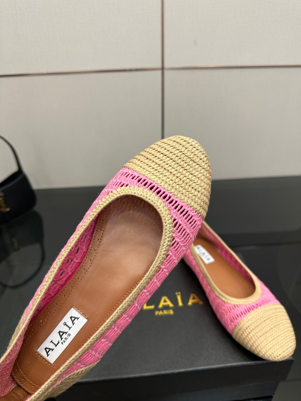 Alaia 2025 Ballet Flat Beige Pink Raffia 433751