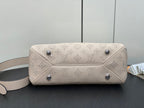 hand it all pm 29cm beige mahina calfskin