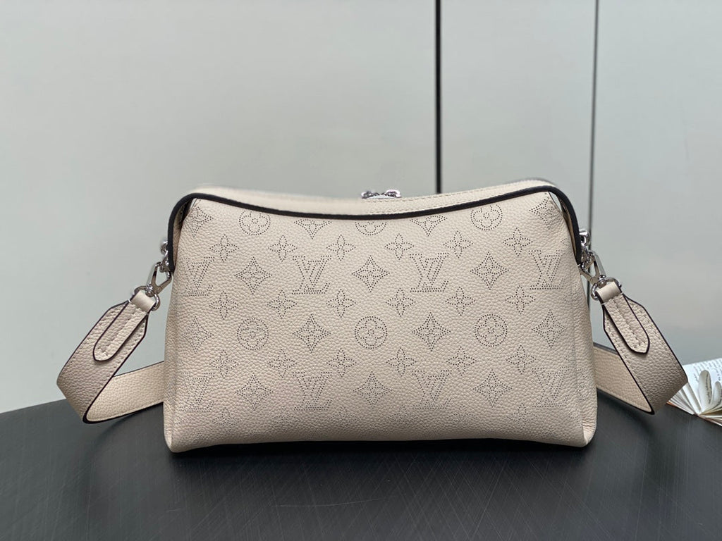 hand it all pm 29cm beige mahina calfskin
