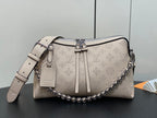 hand it all pm 29cm beige mahina calfskin