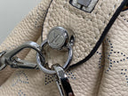 hand it all pm 29cm beige mahina calfskin