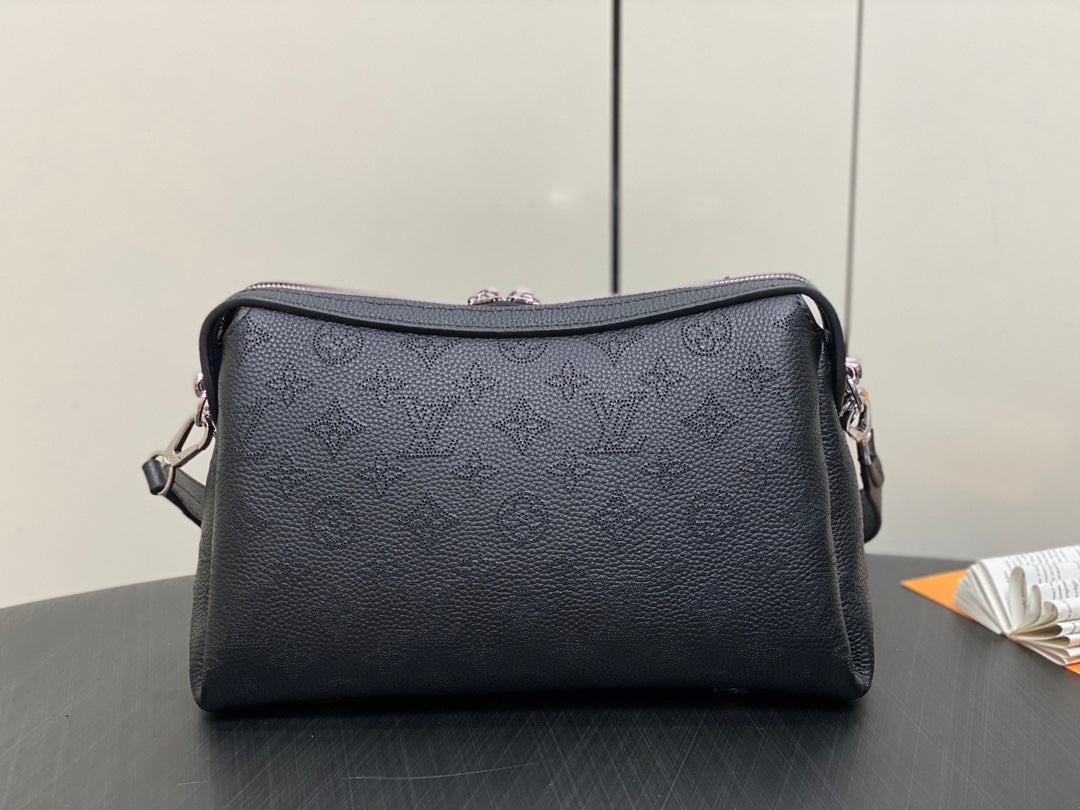 hand it all pm 29cm black mahina calfskin