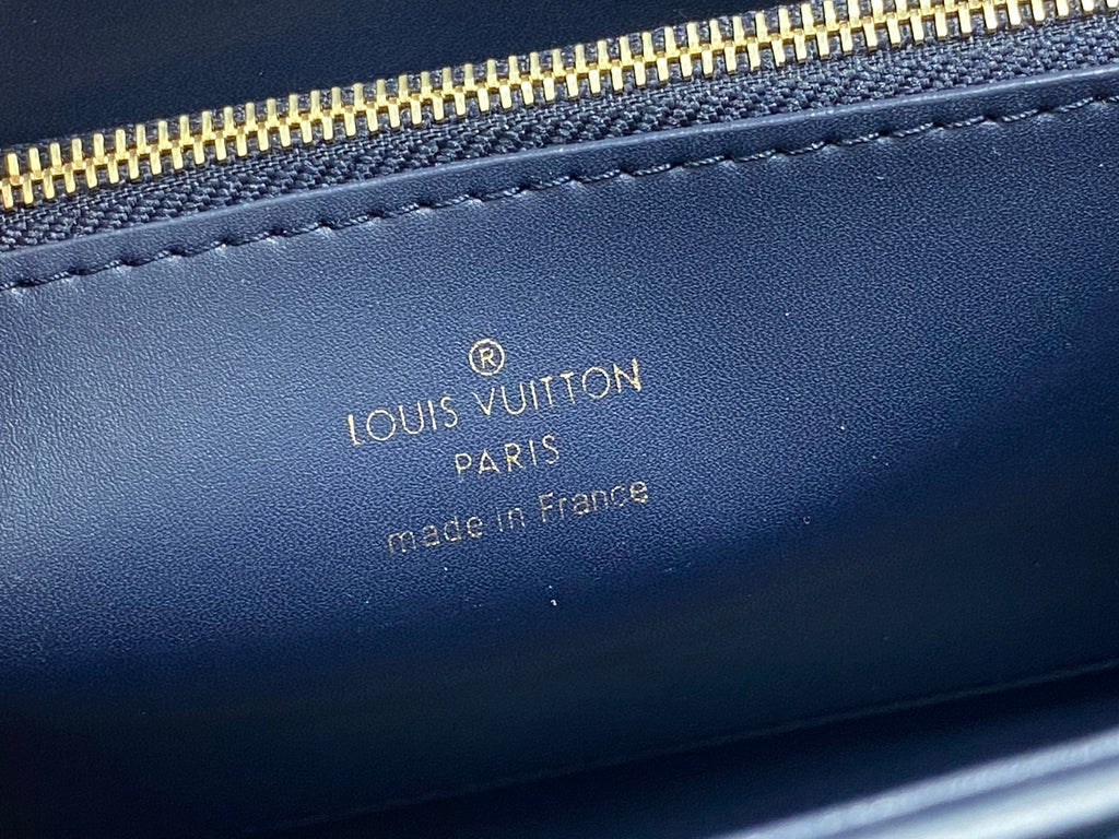 Twist MM Slim 23cm Navy Calfskin