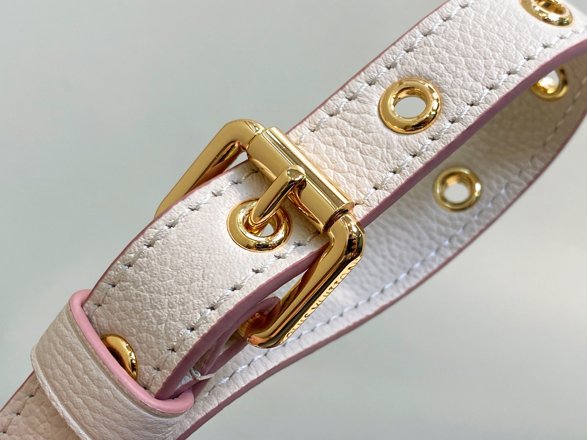 LV Pochette Métis 25cm Cream Grained Calfskin