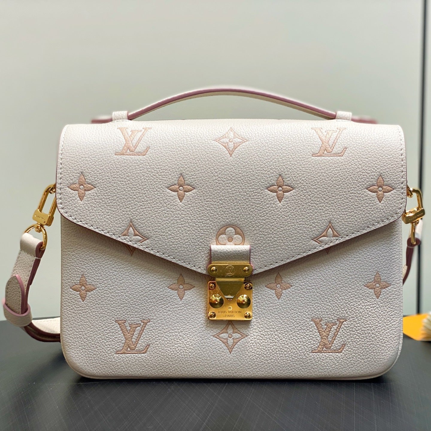 LV Pochette Métis 25cm Cream Grained Calfskin