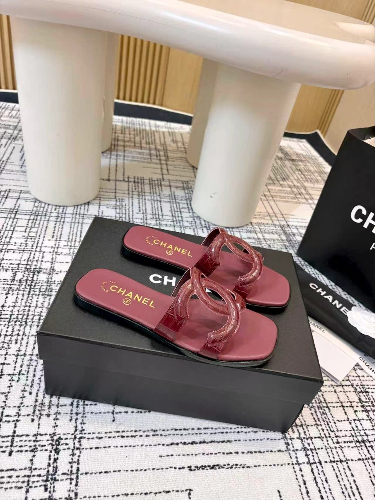 CC 26s Open-toe Sandal Burgundy Glossy Sheepskin 681938