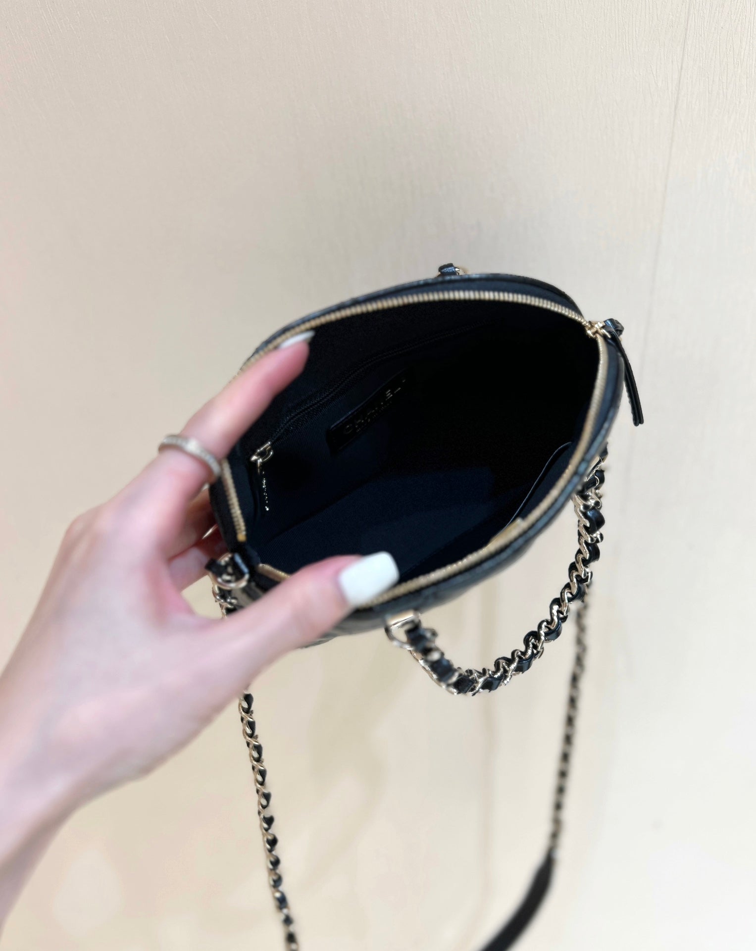 CC 24B AS5130 Small Shell Bag 20cm Black Polished Lambskin