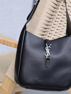 le 5a7 small 23cm black calfskin silver hardware