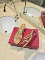 ROCKSTUD MULE SANDALS IN CAMEL BROWN CALFSKIN AND TRANSPARENT PVC FILM
