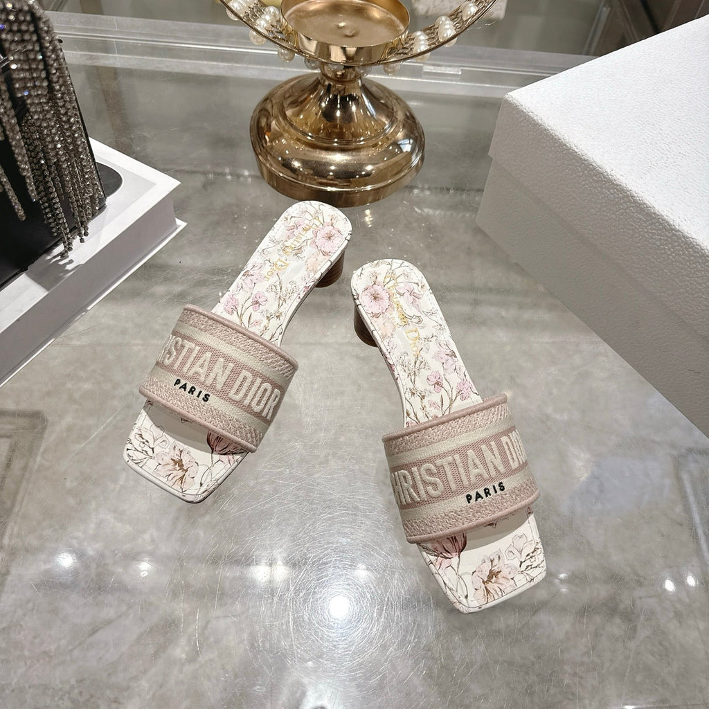 CC 26 Embroidered Sandals 45mm Beige Flower Canvas 592242