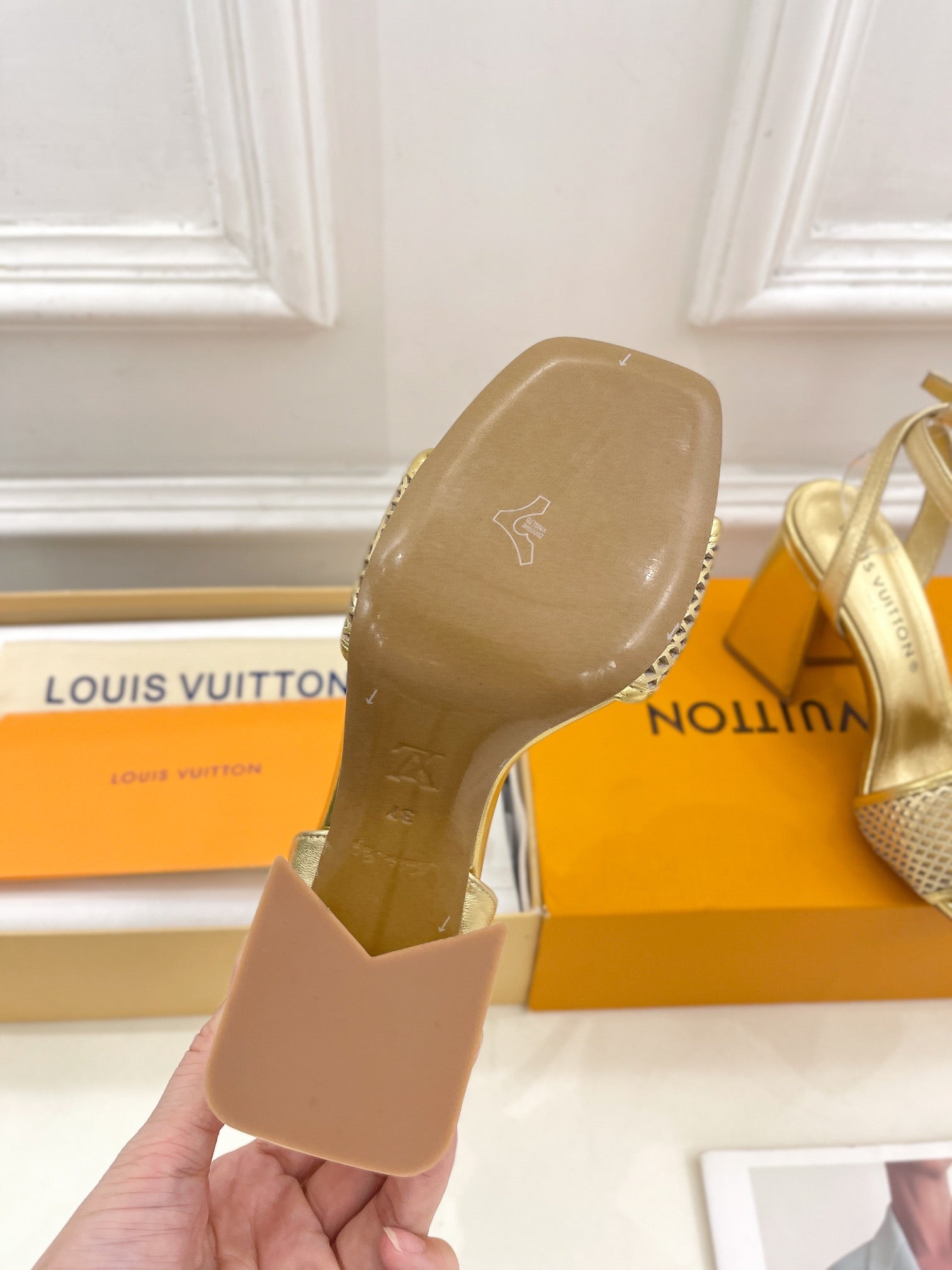 shake platform 90 gold metalic calfskin