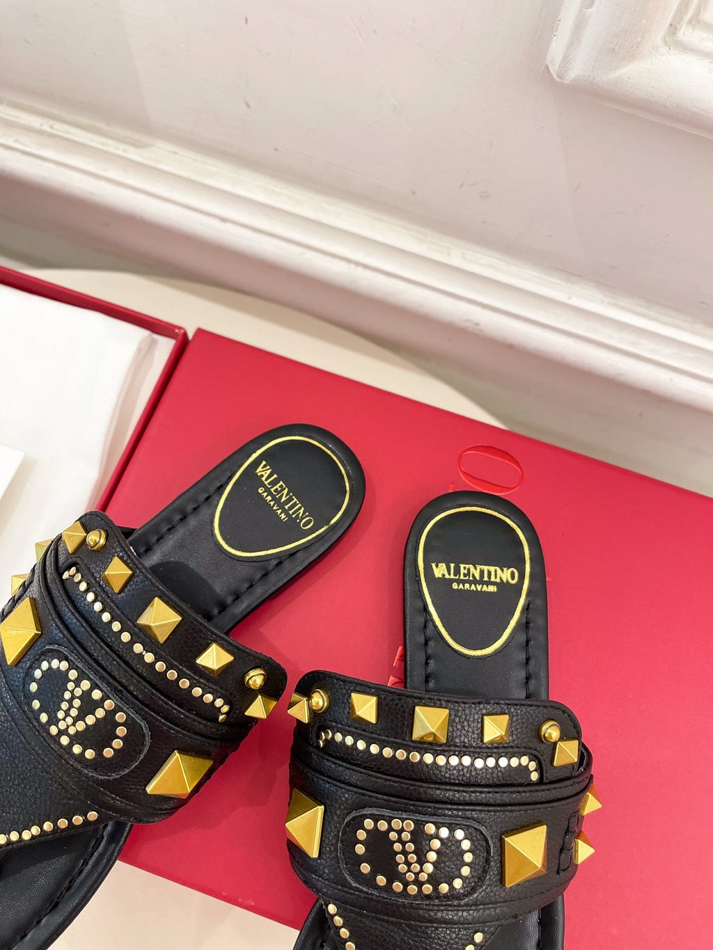 Plaster Caster Buffalo Thong Sandal Black Calfskin And Cowhide 307474