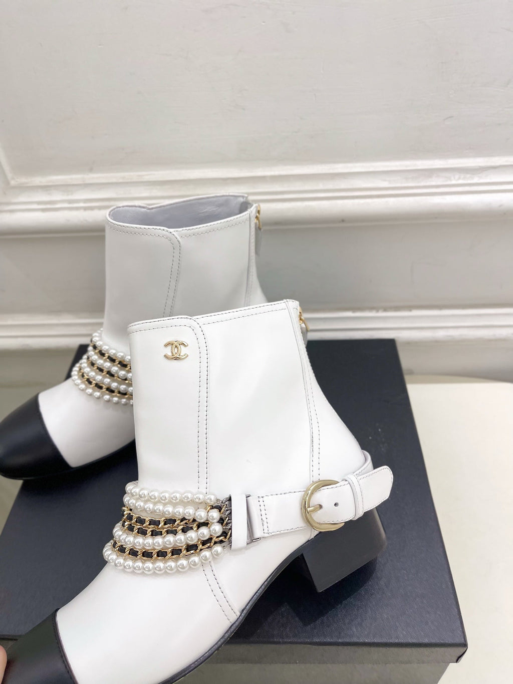 CC Pearl Chain Ankle Boots Booties 35mm Black White Lambskin 425464