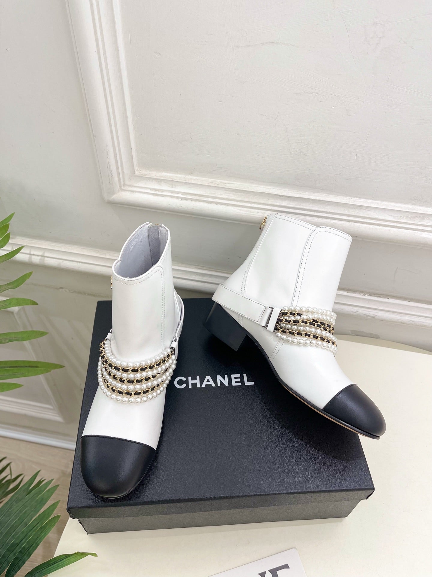 CC Pearl Chain Ankle Boots Booties 35mm Black White Lambskin 425464