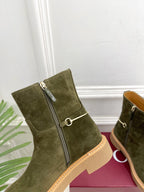 Gucci 25𝐬𝐬 horsebit ankle boots olive green suede 435378