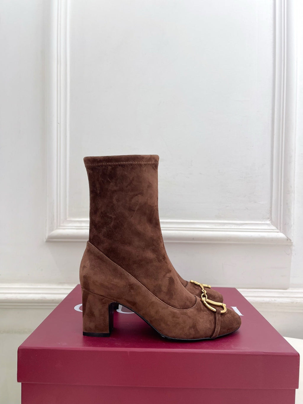 GG half-D chain buckle ankle boots brown suede 536055