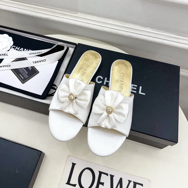 CC 26s Bow Slippers White Satin Sheepskin 586897