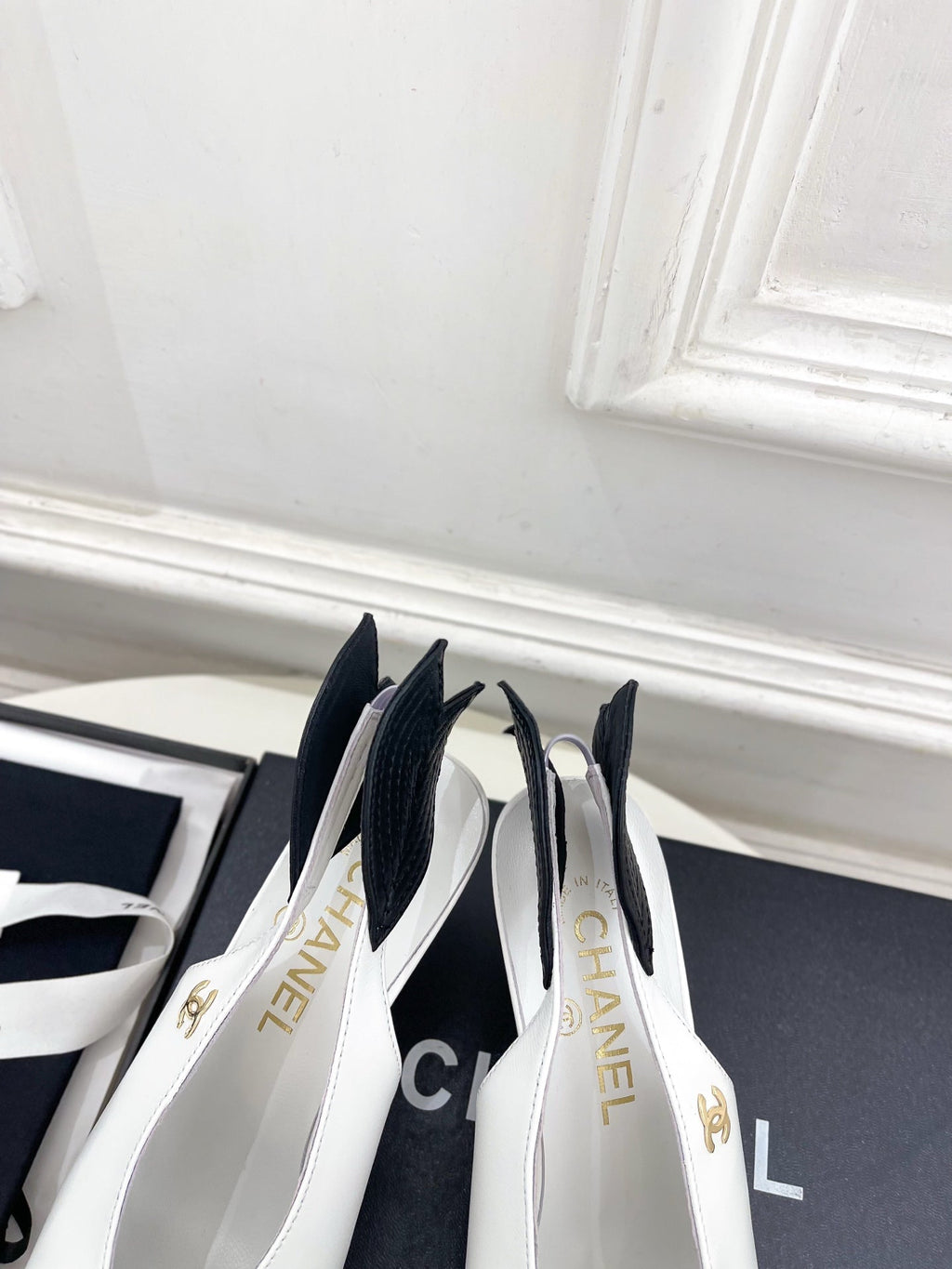 CC 26 SS Open-Back Sandals 7.5cm White Black Calfskin 586932
