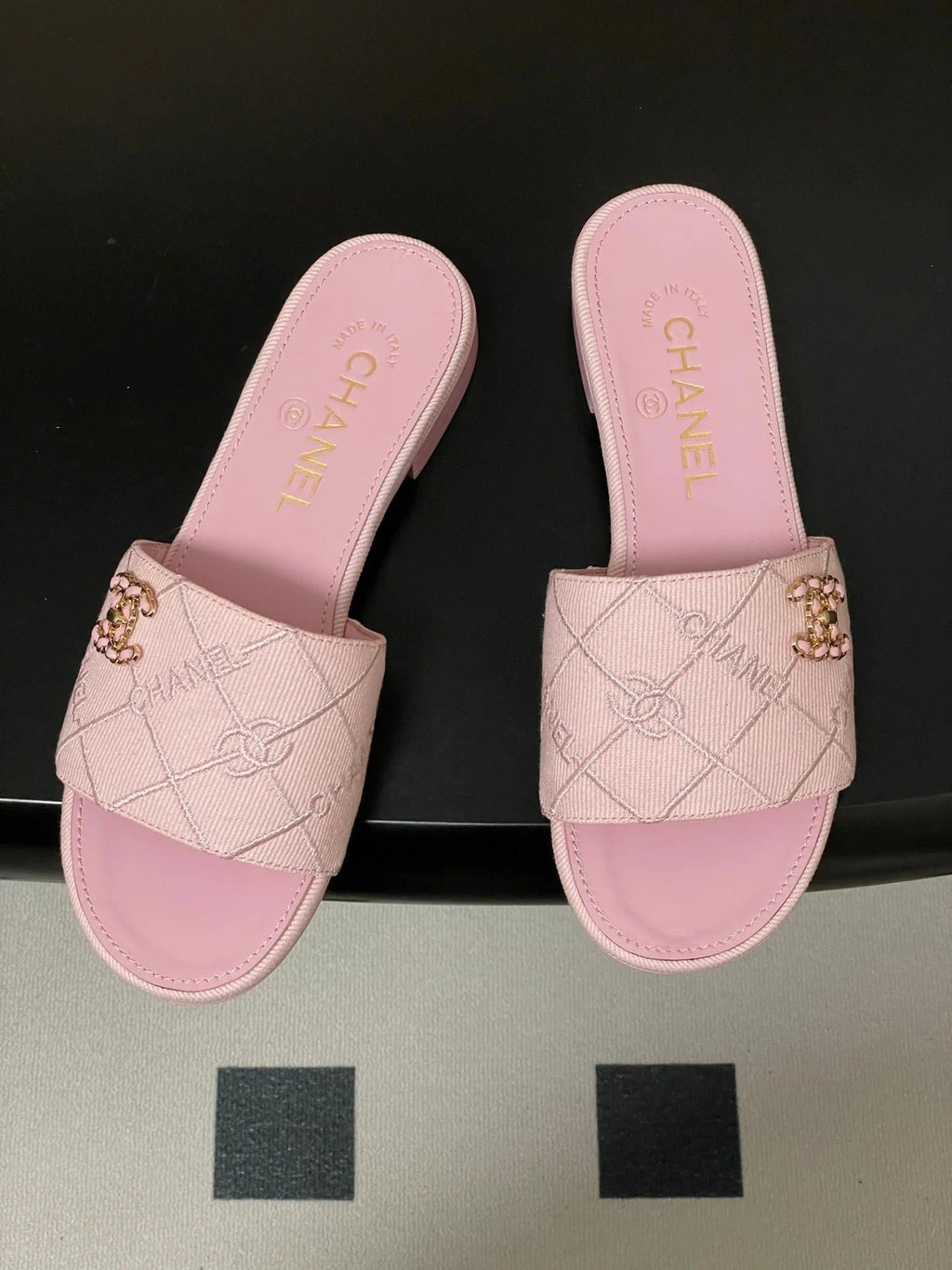 CC 26s Flat Sandals Pink Canvas Sheepskin Double C 649509