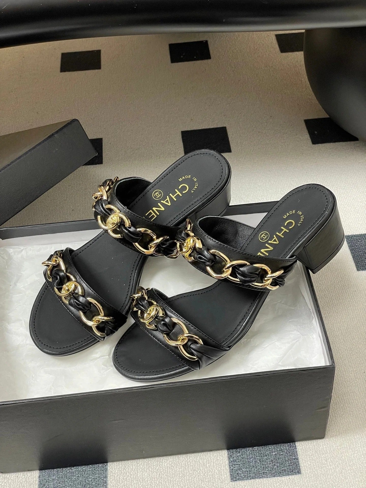 CC 26s Chunky Heels Sandals 55 Black Sheepskin 649471