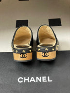CC 26s Flat Mule Black Beige Cowhide 649404